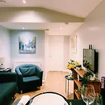 Beautiful 1-Bed Apartment In York