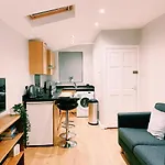 Beautiful 1-Bed Apartment In York